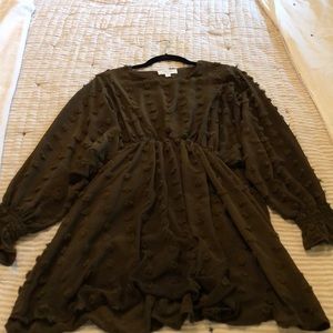 Super cute dark green dress!